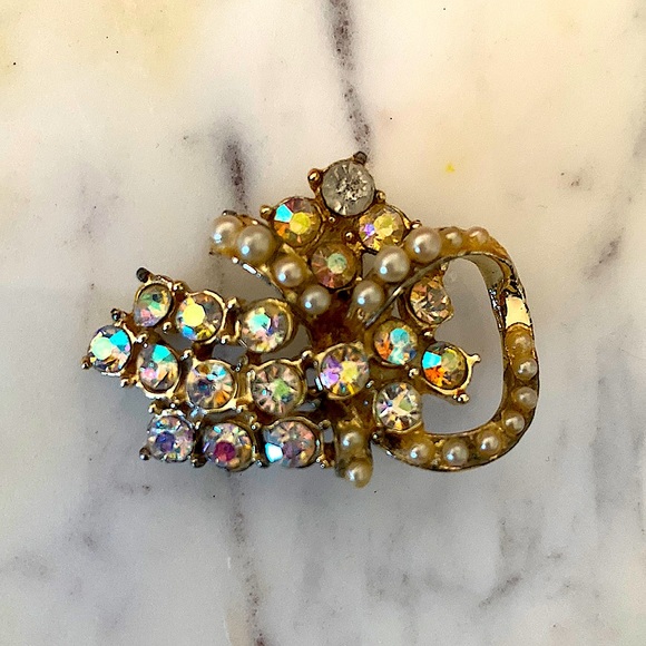 3/$25 ⭐️ Vintage Sparkly Rhinestone and Pearl Brooch - Picture 1 of 2